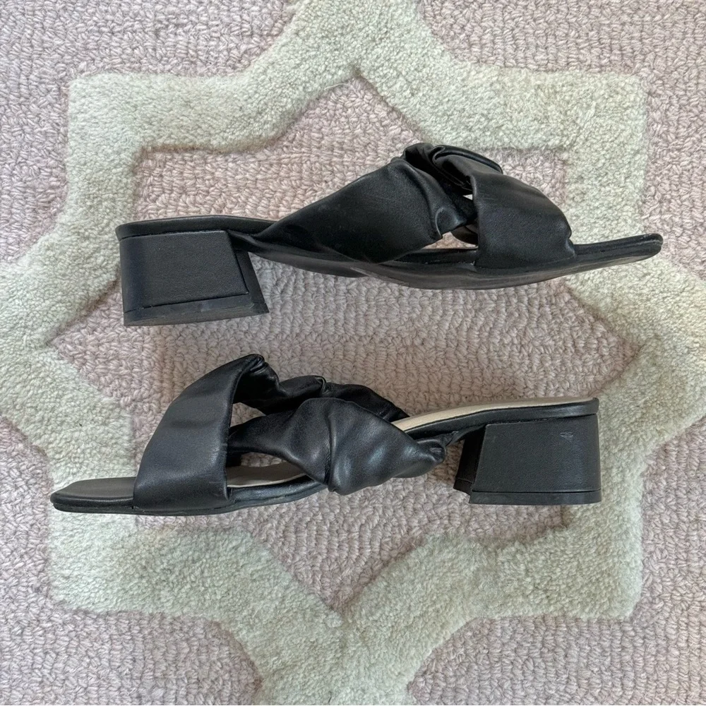 BLACK SCRUNCH CRISS CROSS SLIP ON SANDAL - Picture 5 of 6